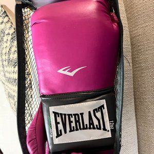 Pink boxing gloves, 12 ounce, in original packaging